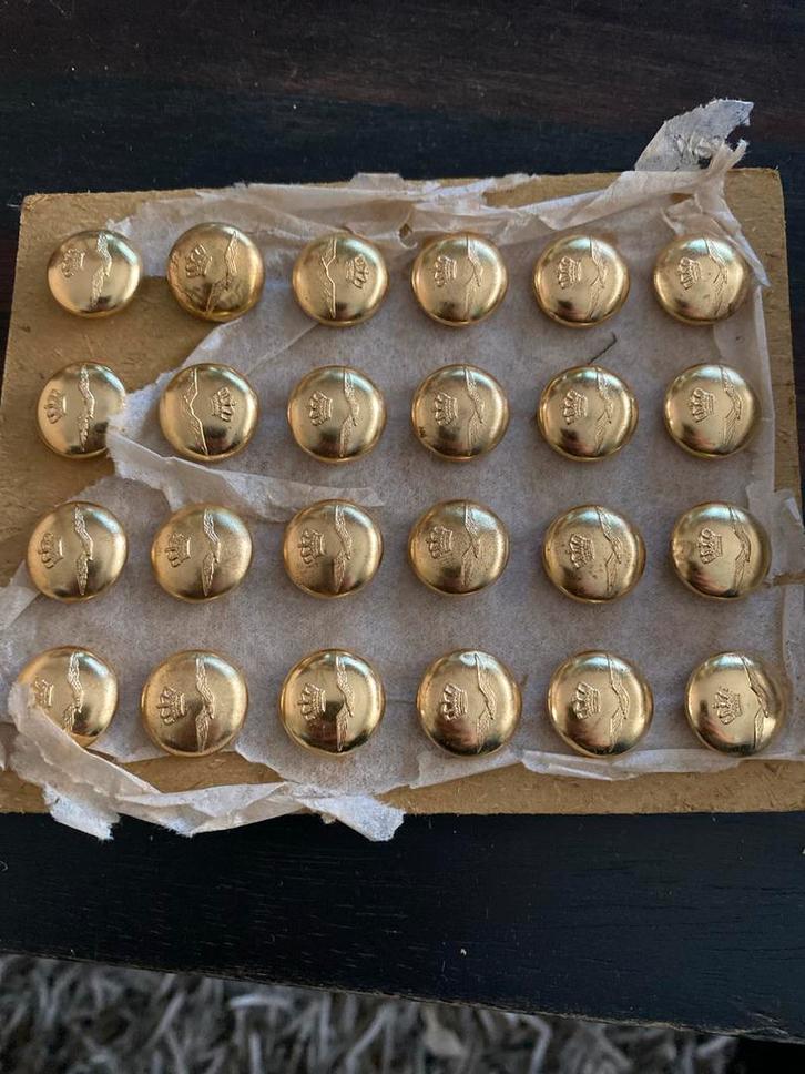 Vintage Gouden kleurige Knopen met Kroon, Verzamelen, Speldjes, Pins en Buttons, Gebruikt, Button, Overige onderwerpen, Ophalen