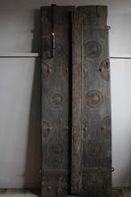 Oud luik uit India, Ophalen