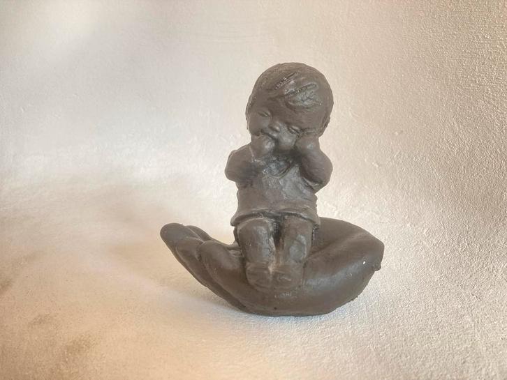 Beeldje: Kind in Gods Hand, Antiek en Kunst, Kunst | Beelden en Houtsnijwerken, Ophalen of Verzenden