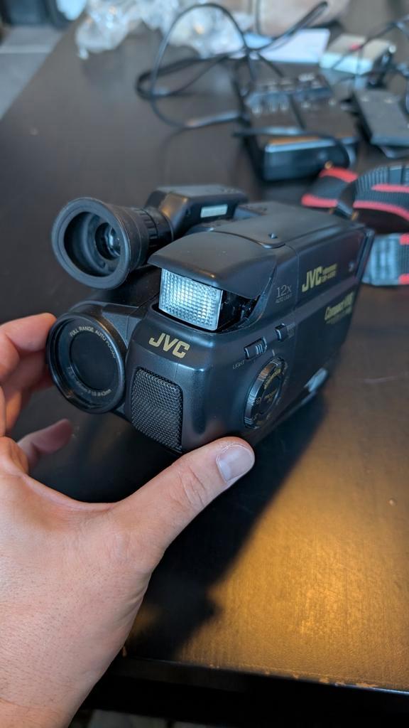JVC GR-AX60 Videocamera - Nieuwstaat!, Audio, Tv en Foto, Videocamera's Analoog, Camera, VHS-C of SVHS-C, Ophalen of Verzenden