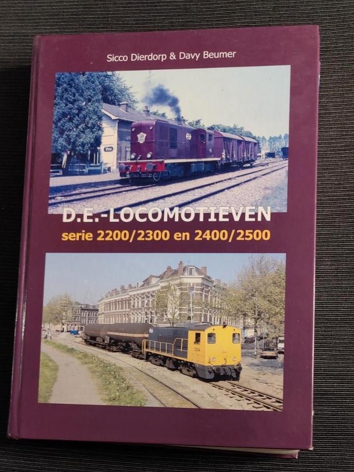 D.E.Locomotieven serie 2200/2300 en 2400/2500, Verzamelen, Spoorwegen en Tramwegen, Zo goed als nieuw, Trein, Boek of Tijdschrift
