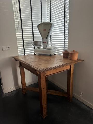 Echt Antiek Grenen tafeltje perfecte Vintage look. beschikbaar voor biedingen