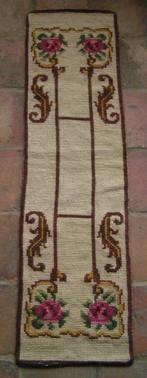 met wol geborduurd retro kleed nr QQ 844, Antiek en Kunst, Antiek | Kleden en Textiel, Verzenden