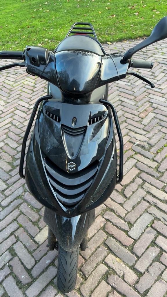 zip 125cc 2t, Fietsen en Brommers, Scooters | Piaggio, Zo goed als nieuw, Zip, Benzine, Ophalen
