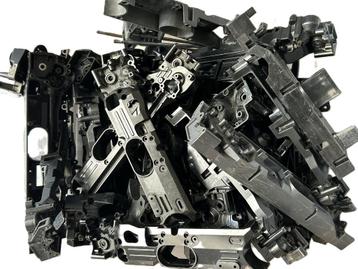 Krat vol Tamiya chassis 1/10 rc auto beschikbaar voor biedingen