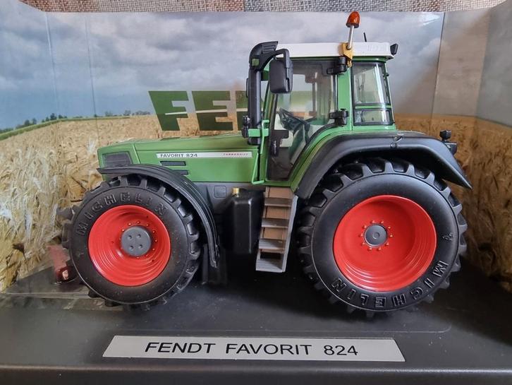 Fendt Favorit   824  Weise Toys. NIEUW, Hobby en Vrije tijd, Modelauto's | 1:32, Nieuw, Tractor of Landbouw, Overige merken, Ophalen of Verzenden