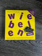 Wiebelen en Friemelen Thuis - Monique Thoonsen, Ophalen of Verzenden, Zo goed als nieuw, Overige onderwerpen