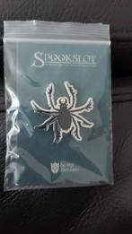 ZELDZAME  SPOOKSLOT  VIJFZINTUIGEN  SPIN PIN, Verzamelen, Overige Verzamelen, Verzenden, Zo goed als nieuw