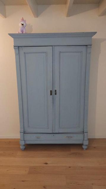 Grote Linnenkast met Legplanken & Lades beschikbaar voor biedingen