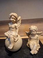 Twee terracotta engelenbeeldjes - 37cm & 27cm, Tuin en Terras, Tuinbeelden, Ophalen of Verzenden, Gebruikt, Steen, Engelenbeeld
