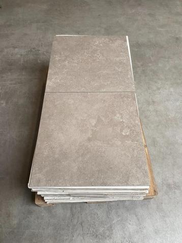 Restpartij tegels donkergrijs urban 60 x 60 cm uitverkoop beschikbaar voor biedingen