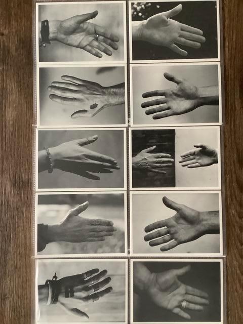 Helpende Handen Foto serie van Anton Corbijn voor SOS hulpd, Verzamelen, Ansichtkaarten | Themakaarten, Ongelopen, 1980 tot heden