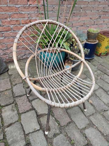 Vintage rotan (tuin) stoel beschikbaar voor biedingen