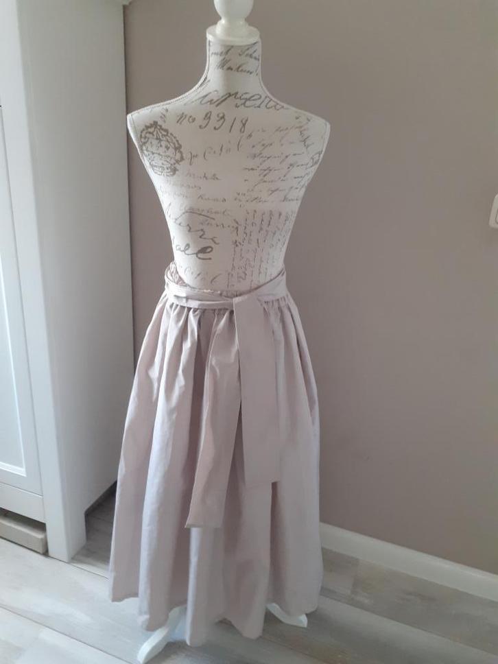 Prachtige exclusieve beige lange rok, maat M., Kleding | Dames, Rokken, Nieuw, Maat 38/40 (M), Beige, Onder de knie, Ophalen of Verzenden