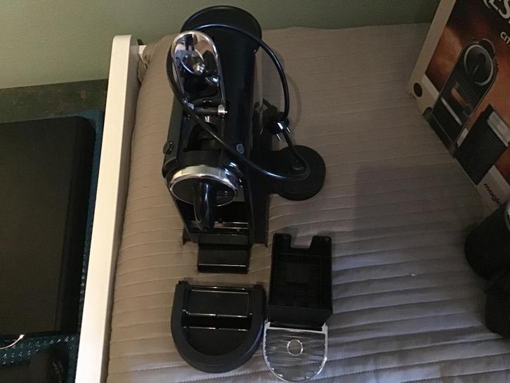 Nespresso Citiz & milk, Witgoed en Apparatuur, Koffiezetapparaten, Gebruikt, Koffiepads en cups, Espresso apparaat, 1 kopje, Afneembaar waterreservoir