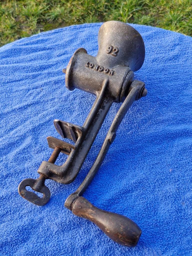 Antieke vleesmolen - Spong Nr. 92 uit londen London., Antiek en Kunst, Antiek | Keukenbenodigdheden, Ophalen of Verzenden