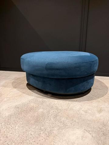 Moderne design hocker van Leolux beschikbaar voor biedingen