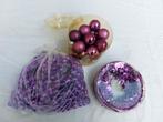 Kerstballen en 2 x slingers paars tinten., Diversen, Kerst, Ophalen, Zo goed als nieuw