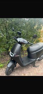 Elektrische Scooter - Slechts 2300km!, Ophalen, Elektrisch, Zo goed als nieuw, Maximaal 25 km/u
