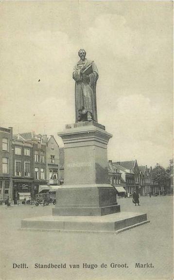 (300-268-023) Delft Standbeeld van Hugo de Groot beschikbaar voor biedingen