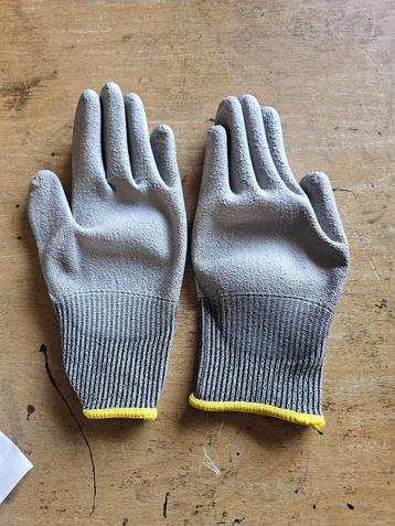 65x TAEKI snijbestendige handschoen PU coating maat 8 beschikbaar voor biedingen