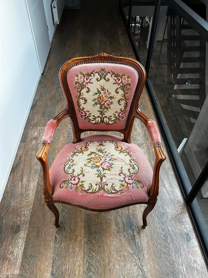 Antieke Stoel Louis XV met Rozenborduurwerk, Antiek en Kunst, Antiek | Meubels | Stoelen en Banken, Ophalen of Verzenden