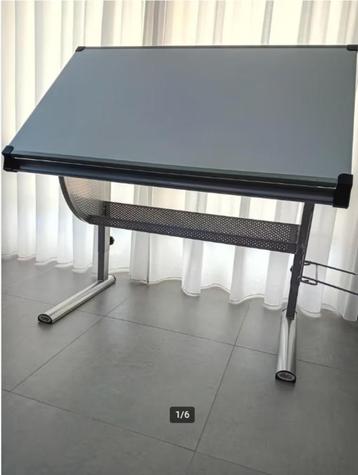 Tekentafel / bureau / ontwerptafel beschikbaar voor biedingen