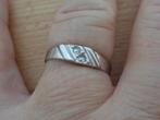 zilveren ring met heldere steentjes [669], Verzenden, Zo goed als nieuw, 17 tot 18, Dame