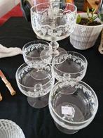Fraaie gevormde puntgave glazen coupes 5x versierd, Ophalen, Glas of Glazen, Overige stijlen, Glas