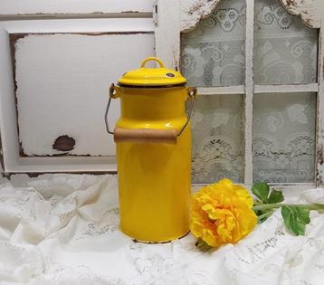 Gele emaille container  beschikbaar voor biedingen