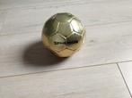 Mini voetbal goud, Sport en Fitness, Voetbal, Ophalen, Zo goed als nieuw