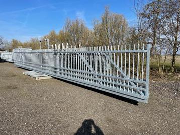 UITVERKOOP: Schuifpoorten doorgang 12 mtr OPRUIMING  beschikbaar voor biedingen