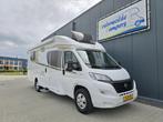 Carado T449 140pk Queensbed Trekhaak Luchtvering 840kg laden, Caravans en Kamperen, Campers, Ringverwarming, Fiat, Koelkast, 7 tot 8 meter