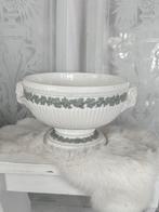 Wedgwood Embossed Queensware antieke schaal rammen koppen, Ophalen of Verzenden