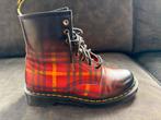 Dr. Martens Laarzen - Ruitpatroon, Kleding | Dames, Schoenen, Lage of Enkellaarzen, Nieuw, Ophalen of Verzenden, Rood