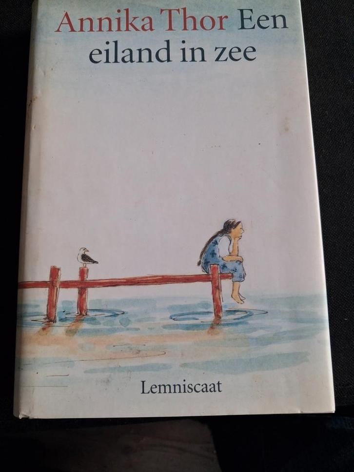 Annika Thor - Een eiland in zee, Boeken, Kinderboeken | Jeugd | 13 jaar en ouder, Zo goed als nieuw, Fictie, Ophalen of Verzenden
