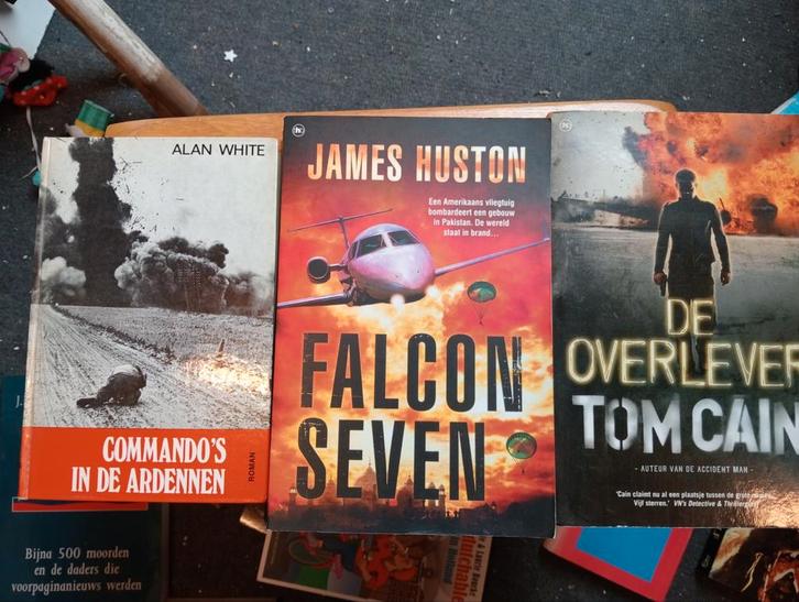 3 boeken (32), Boeken, Oorlog en Militair, Zo goed als nieuw, Ophalen of Verzenden