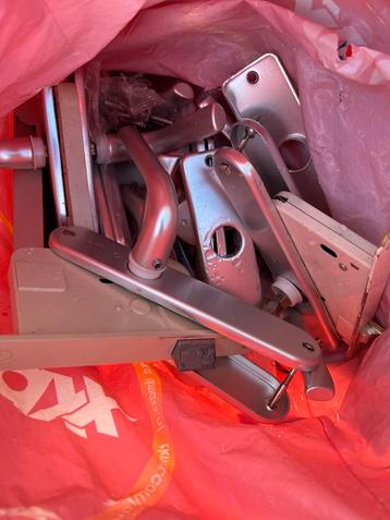 Complete set deurklinken en toebehoren beschikbaar voor biedingen