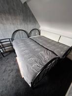 2 mooie en compleet met matras  stalen bedden, Ophalen, 90 cm, Eenpersoons, Zo goed als nieuw