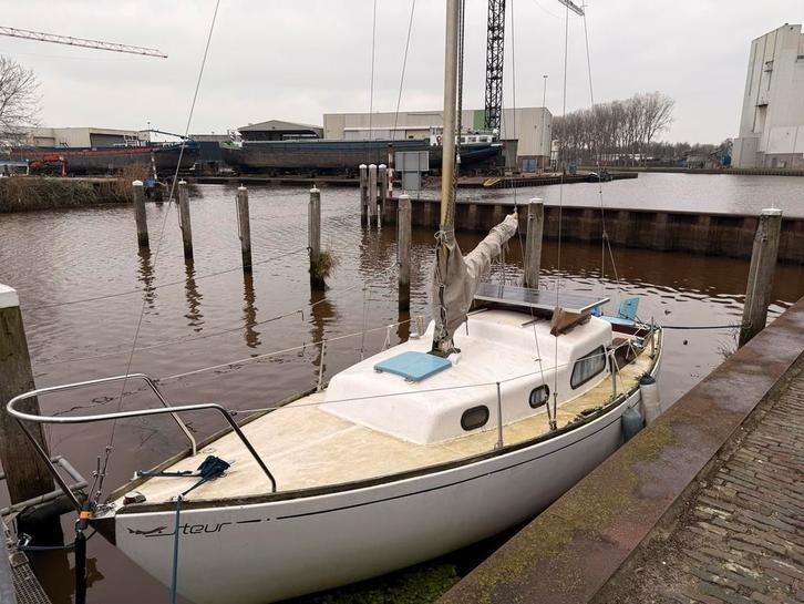 Zeilboot (Sturgeon 22), Watersport en Boten, Kajuitzeilboten en Zeiljachten, Gebruikt, Tourjacht of Cruiser, Polyester, 6 tot 9 meter