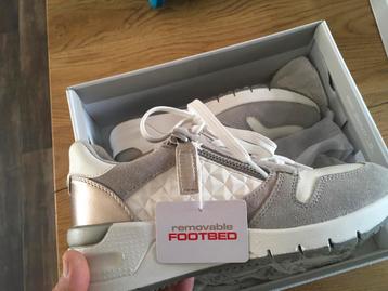 Tamaris dames sneakers maat 37 splinter nieuwe schoen beschikbaar voor biedingen
