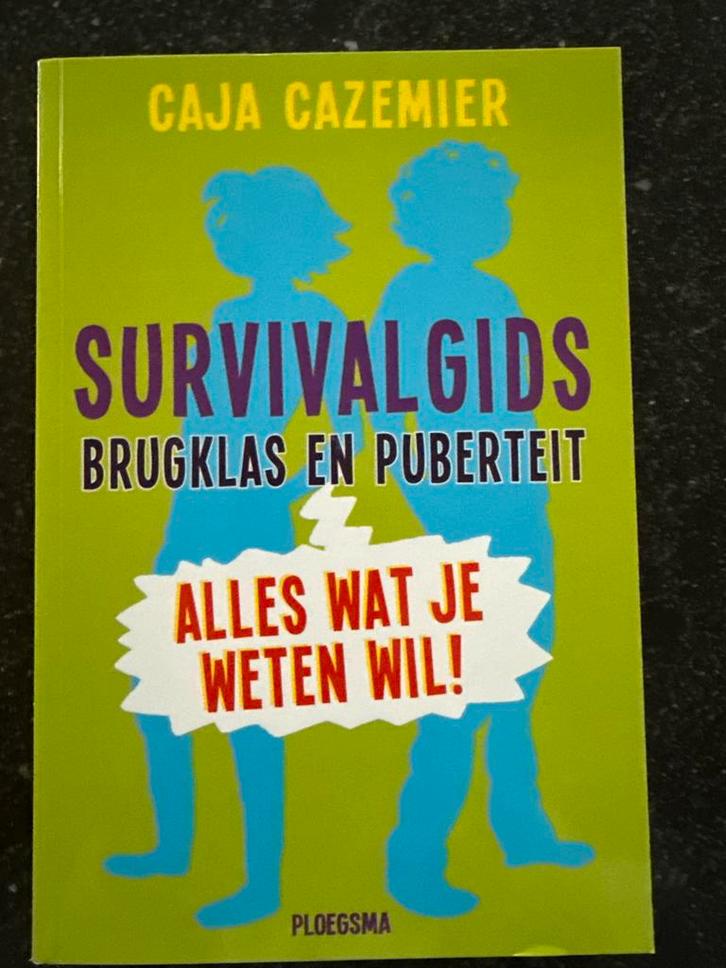 Survivalgids Brugklas & Puberteit - Caja Cazemier, Boeken, Kinderboeken | Jeugd | 13 jaar en ouder, Zo goed als nieuw, Non-fictie