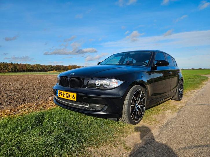 BMW 1-Serie 116I 5DR Nieuwe ketting+APK E87, Auto's, BMW, Particulier, 1-Serie, Airbags, Airconditioning, Alarm, Bluetooth, Centrale vergrendeling