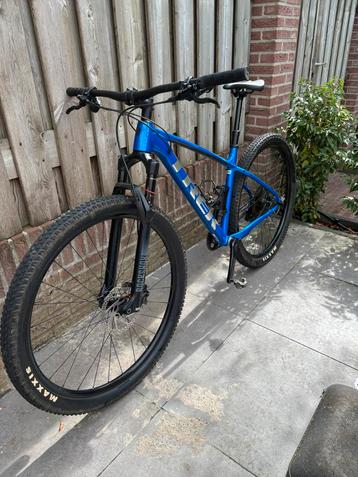 Trek Xcaliber 9 mountainbike Alpine Blue M/L beschikbaar voor biedingen