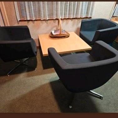 Zithoekje met 3 fauteuils en tafel, Huis en Inrichting, Banken | Complete zithoeken, Gebruikt, Hout, Metaal, Stof, Ophalen of Verzenden