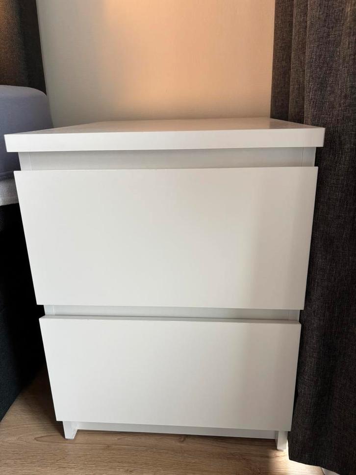 Twee keer ikea MALM nachtkastje, Huis en Inrichting, Slaapkamer | Nachtkastjes, Zo goed als nieuw, Minder dan 55 cm, Minder dan 45 cm