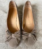 Peter Kaiser pumps taupe suède maat6 1/2 plus, Kleding | Dames, Schoenen, Ophalen of Verzenden, Zo goed als nieuw, Bruin