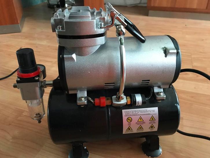 Airbrush compressor met tank, Hobby en Vrije tijd, Modelbouw | Boten en Schepen, Gebruikt, Overige merken, Ophalen of Verzenden