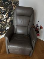 Grijze leren relaxstoel met afstandsbediening, Huis en Inrichting, Fauteuils, Ophalen of Verzenden, Zo goed als nieuw, 50 tot 75 cm