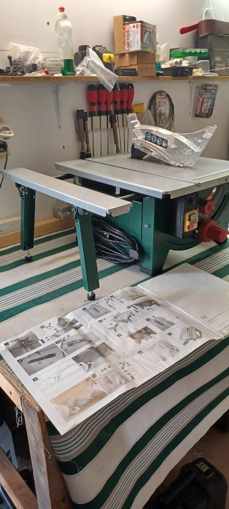 Cirkelzaagmachine één keer gebruikt, Doe-het-zelf en Verbouw, Gereedschap | Zaagmachines, Nieuw, Cirkelzaag, 1200 watt of meer